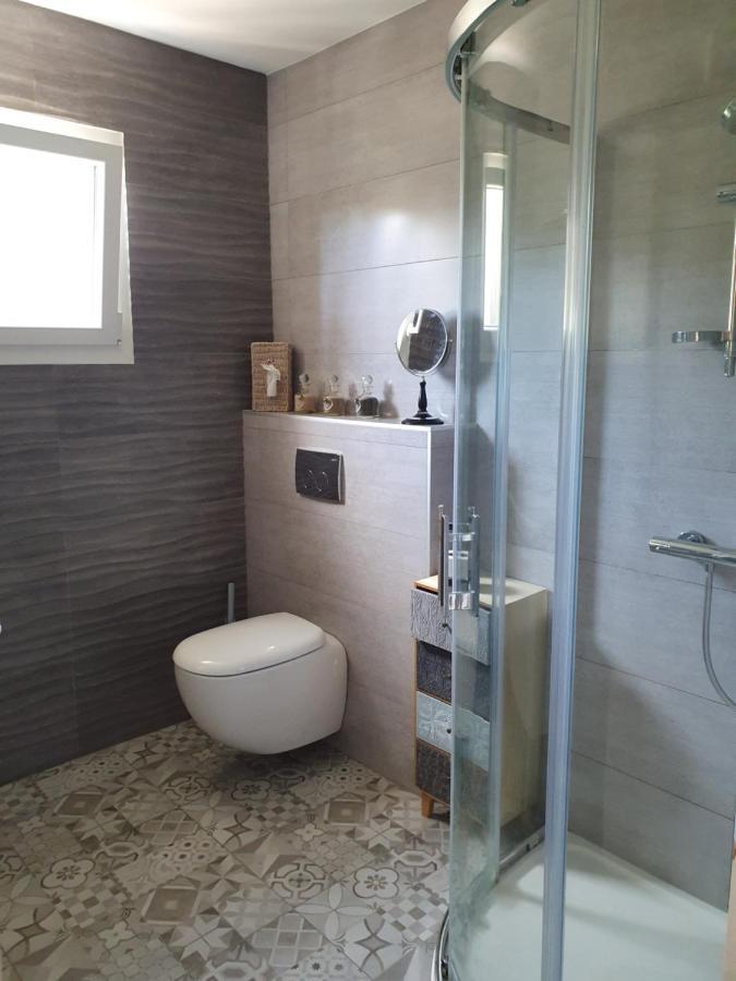 Le Coeur De La Petite Cisse Bed & Breakfast Monteaux Bagian luar foto