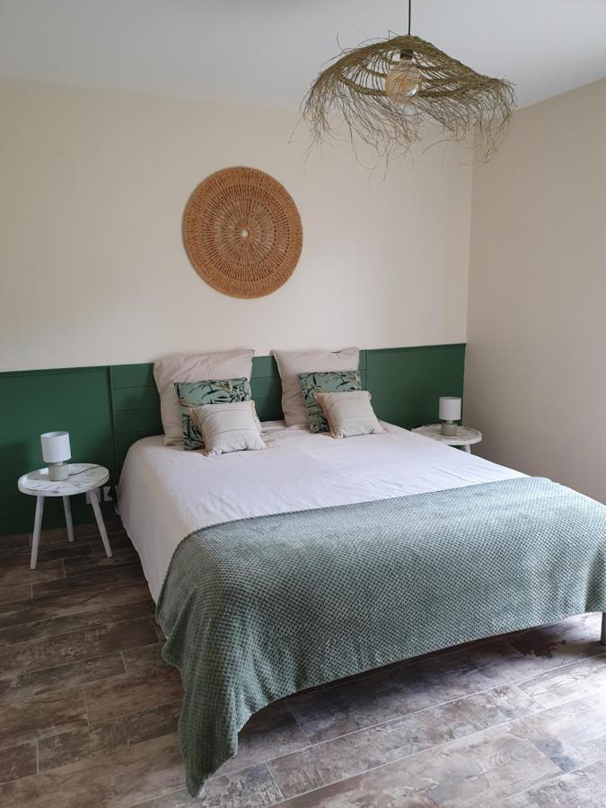Le Coeur De La Petite Cisse Bed & Breakfast Monteaux Bagian luar foto