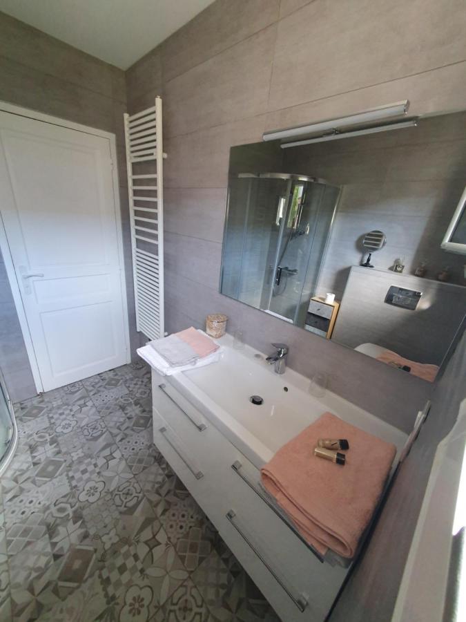 Le Coeur De La Petite Cisse Bed & Breakfast Monteaux Bagian luar foto